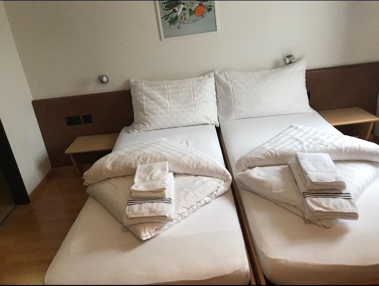 Hotel & Restaurant Stadthof Гларус Экстерьер фото