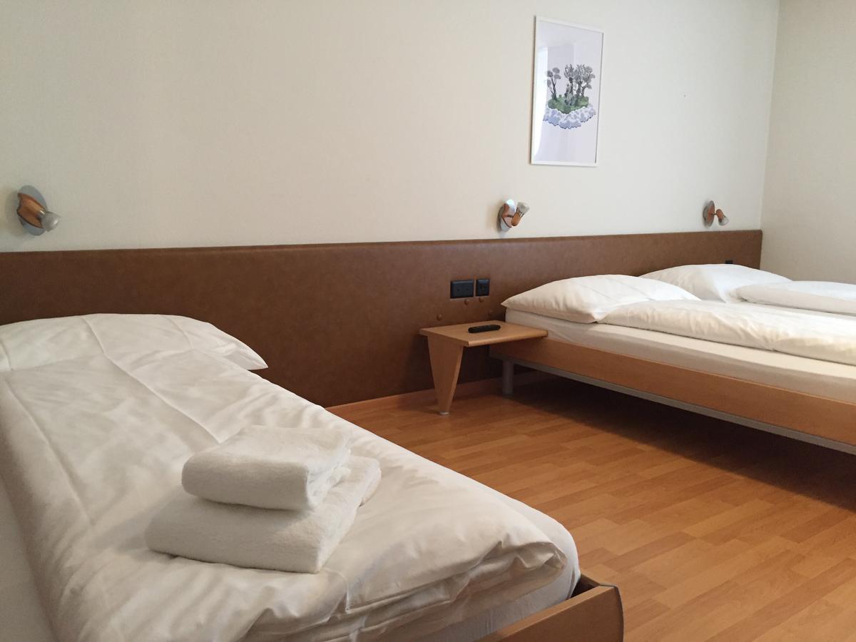 Hotel & Restaurant Stadthof Гларус Экстерьер фото
