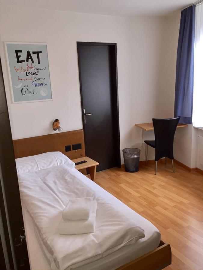 Hotel & Restaurant Stadthof Гларус Экстерьер фото