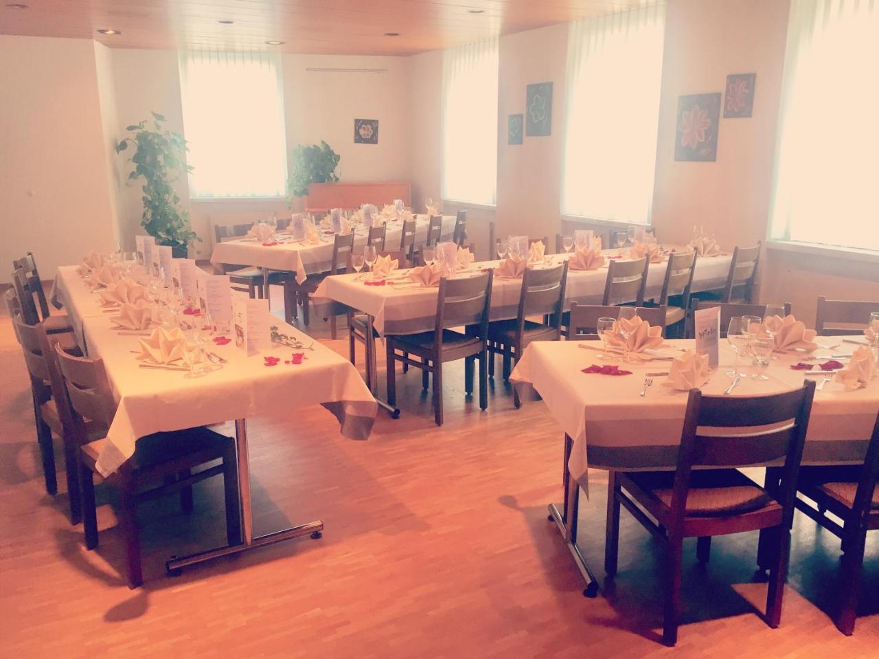 Hotel & Restaurant Stadthof Гларус Экстерьер фото